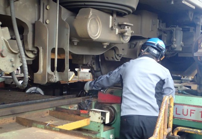 車輪削正作業
